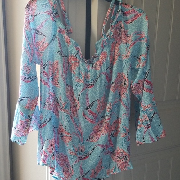 crown & ivy Tops - New Crown & Ivy Floral Top